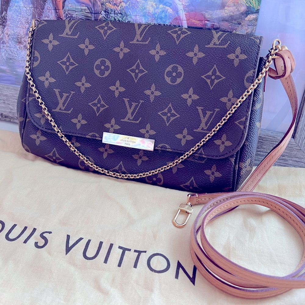 LOUIS VUITTON
Monogram Favorite PM